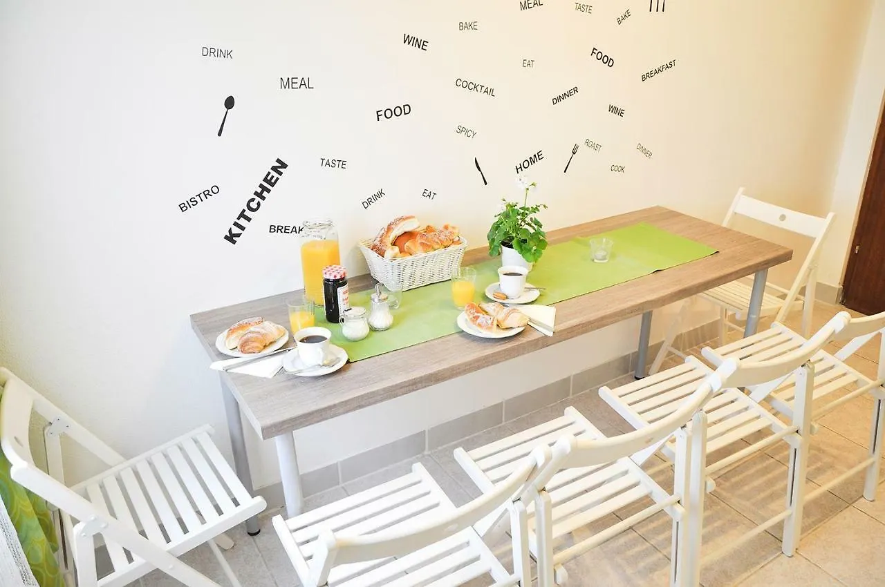 Short Street Apartments Kastela Croatia