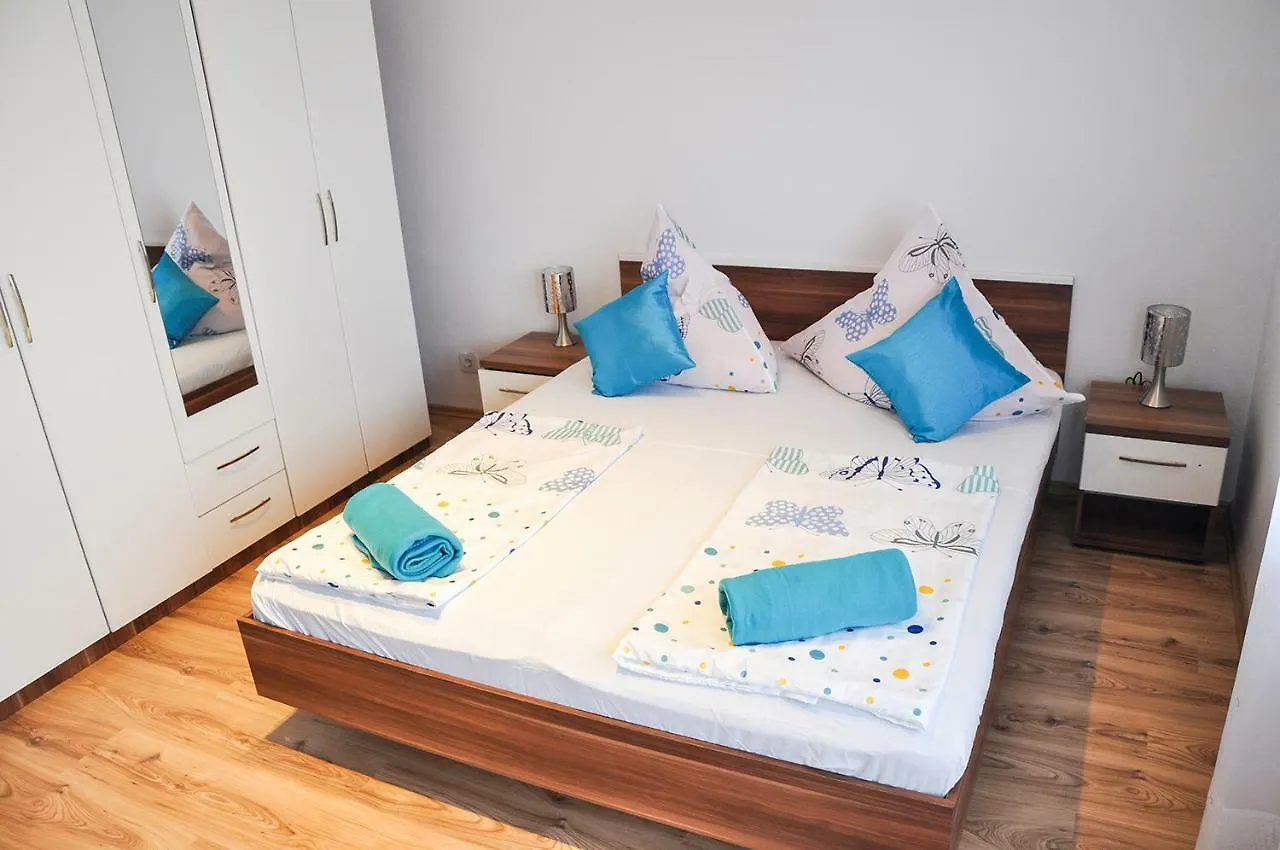 Short Street Apartments Kastela