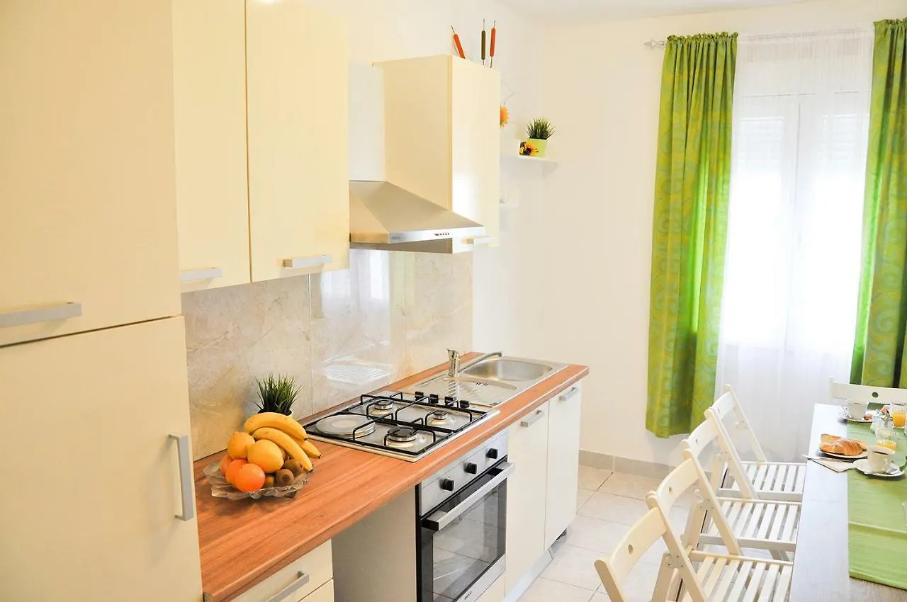 Short Street Apartments Kastela