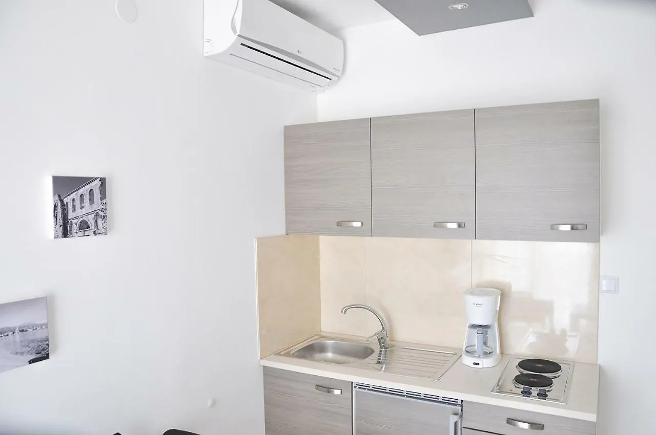 Short Street Apartments Kastela Croatia