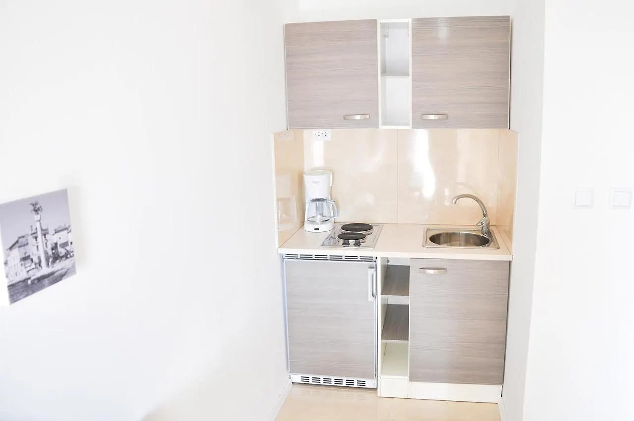 Short Street Apartments Kastela